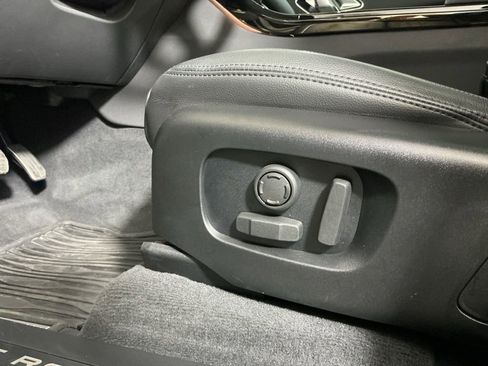 Used 2026 Land Rover Range Rover Velar Dynamic SE image 19