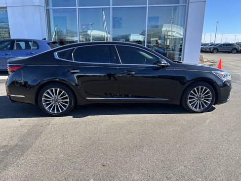Used 2017 Kia Cadenza Premium w/ Luxury Package image 8