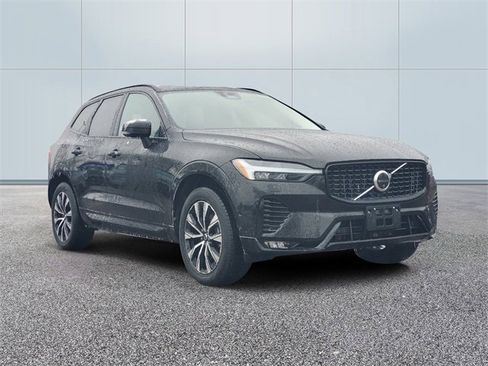 Used 2025 Volvo XC60 B5 Plus image 3