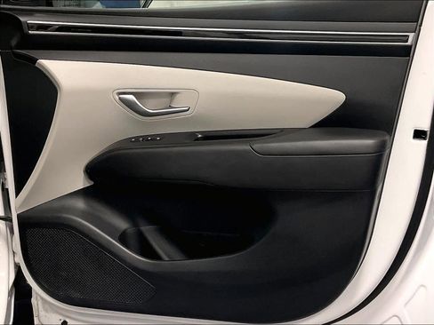 Used 2023 Hyundai Tucson SE image 12