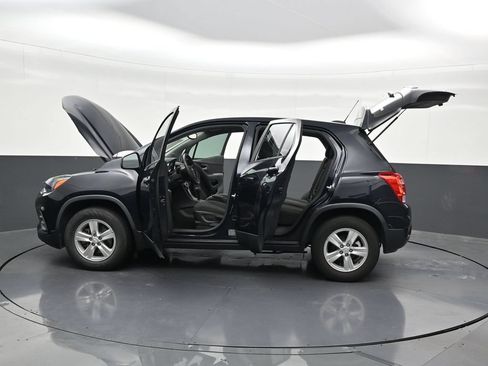 Used 2022 Chevrolet Trax LS AWD/4WD image 33