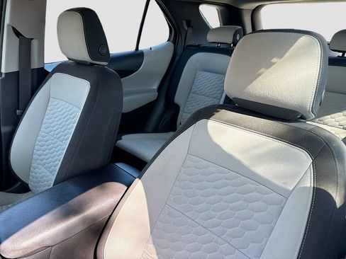 Used 2018 Chevrolet Equinox LS AWD/4WD image 19