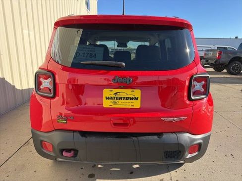 Used 2018 Jeep Renegade Trailhawk w/ Cold Weather Group II image 6