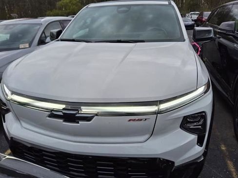 Certified 2025 Chevrolet Silverado EV RST AWD/4WD image 2