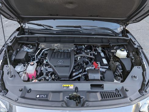 Used 2023 Toyota Highlander LE image 46