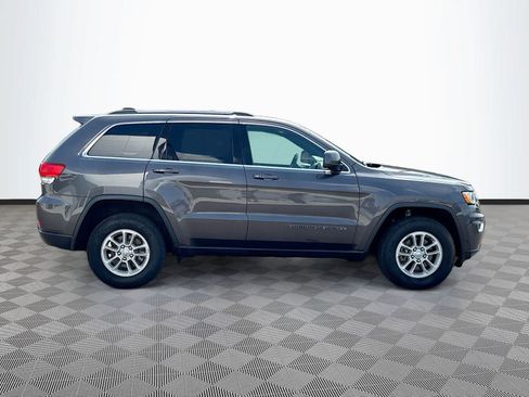Used 2018 Jeep Grand Cherokee Laredo AWD/4WD image 4