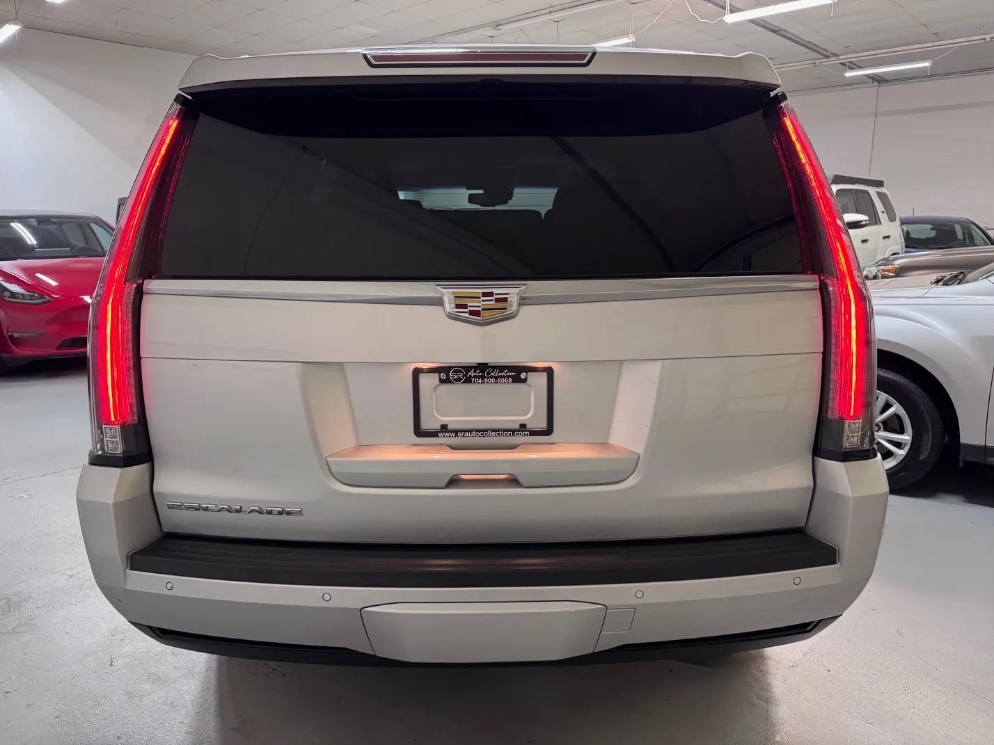 Used 2016 Cadillac Escalade Premium AWD/4WD image 4