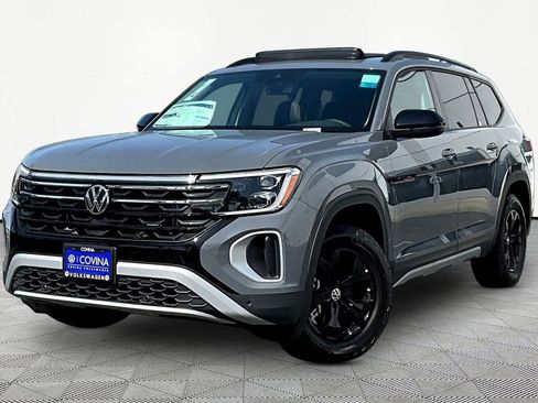 New 2026 Volkswagen Atlas Peak Edition image 3