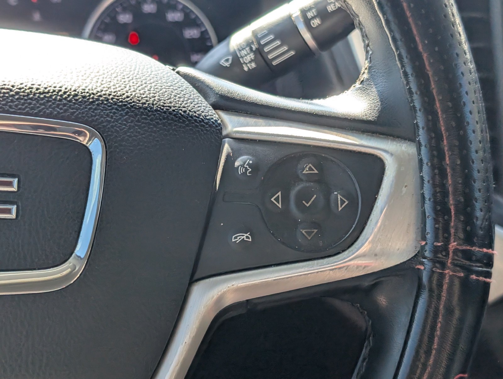 Used 2023 GMC Acadia SLT FWD image 19