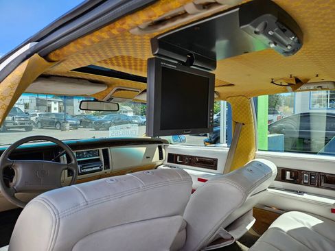 Used 1994 Cadillac Fleetwood Brougham RWD image 12