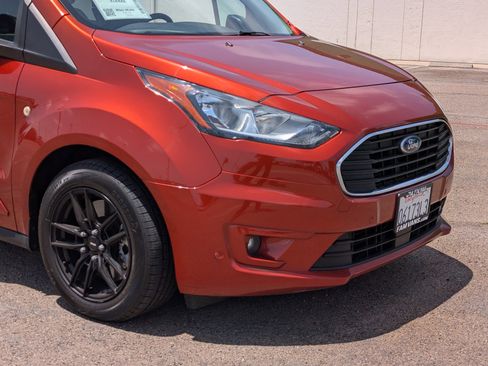 Used 2022 Ford Transit Connect XLT image 2