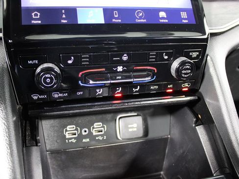 Used 2023 Jeep Grand Cherokee Limited AWD/4WD image 18