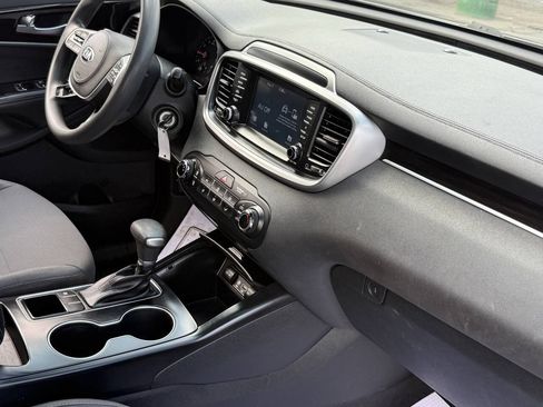 Used 2019 Kia Sorento L FWD image 13