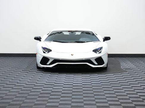 Used 2018 Lamborghini Aventador S image 4