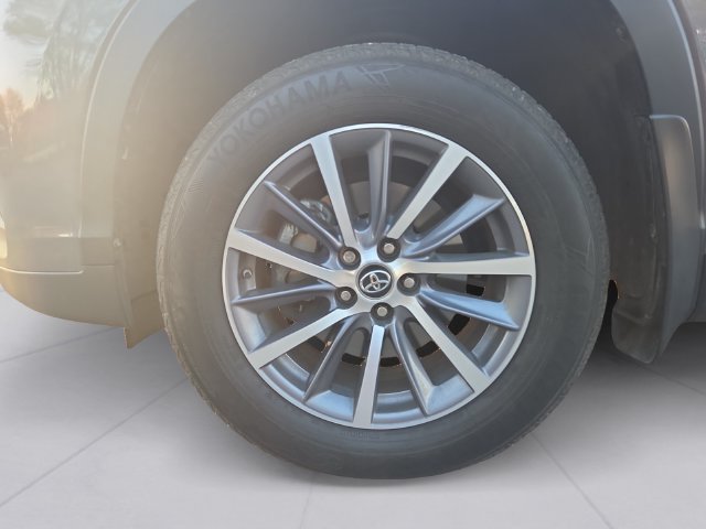 Used 2019 Toyota Highlander XLE AWD/4WD image 9
