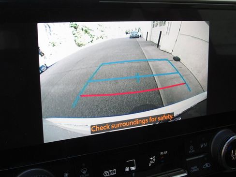 Certified 2024 Toyota Highlander XLE AWD/4WD image 36