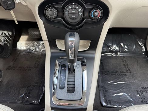 Used 2011 Ford Fiesta SE w/ 201A Rapid Spec Order Code image 17