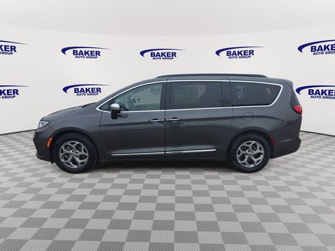 Used 2023 Chrysler Pacifica Limited FWD image 8