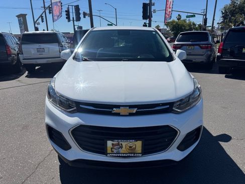 Used 2017 Chevrolet Trax LS FWD image 3