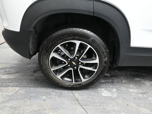 Used 2025 Chevrolet TrailBlazer LT w/ Driver Confidence Package image 17