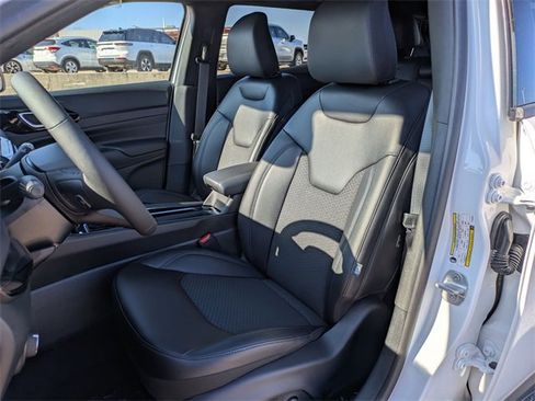 New 2026 Jeep Compass Latitude image 12