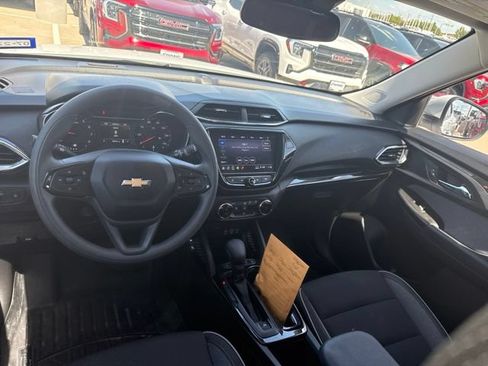 Used 2021 Chevrolet TrailBlazer LT w/ Convenience Package FWD image 16