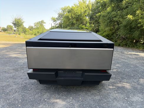 Used 2024 Tesla Cybertruck AWD Crew Cab image 6
