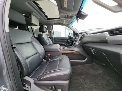 Used 2018 Chevrolet Suburban LT image 6