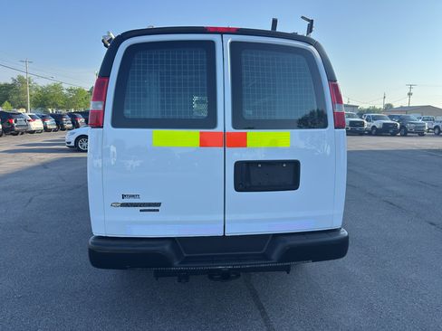 Used 2015 Chevrolet Express 2500 RWD image 7