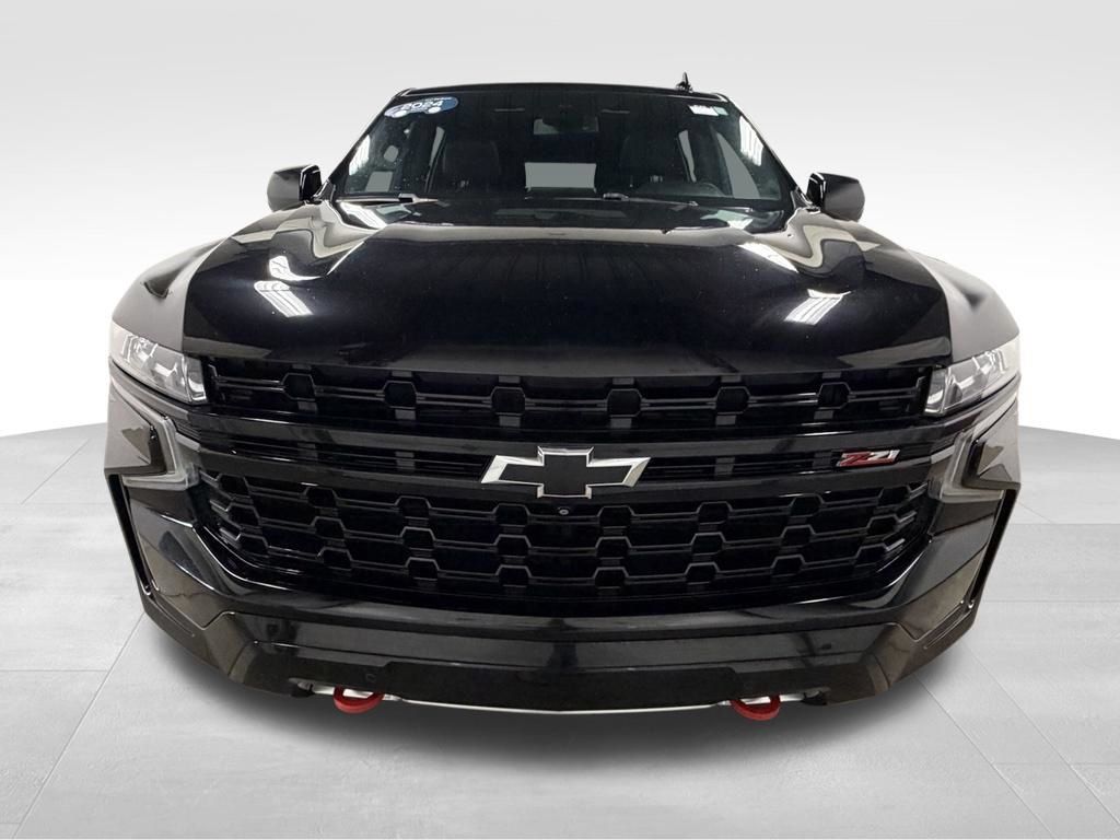 Certified 2024 Chevrolet Suburban Z71 w/ Luxury Package AWD/4WD image 4