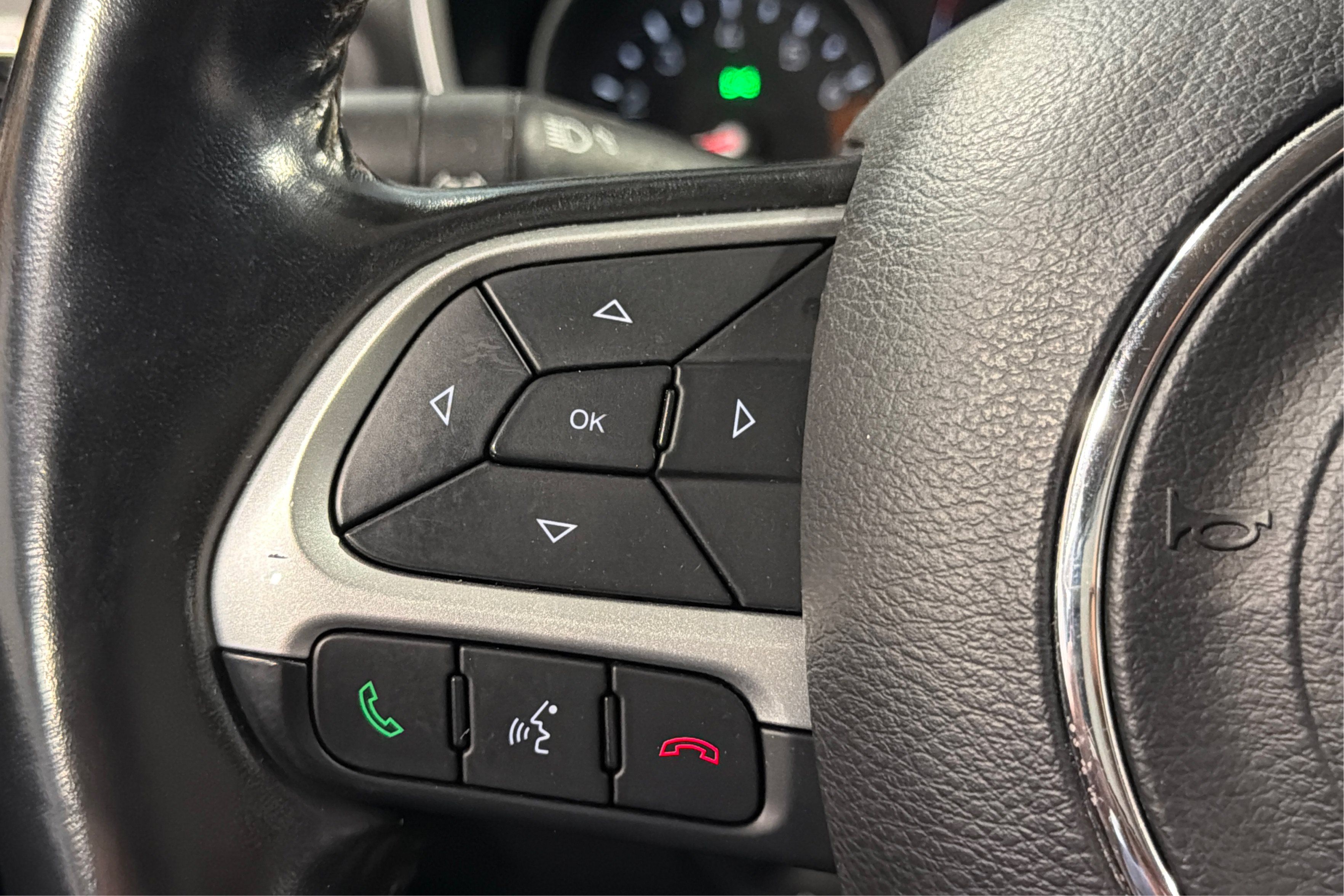 Used 2020 Jeep Compass Latitude AWD/4WD image 23