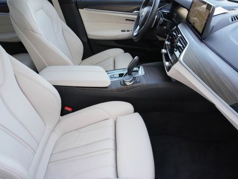 Certified 2023 BMW 540i w/ Premium Package image 5