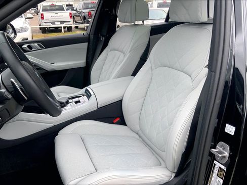 Used 2026 BMW X6 xDrive40i w/ Climate Comfort Package image 8