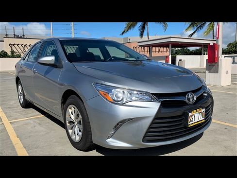 Used 2016 Toyota Camry LE FWD image 3
