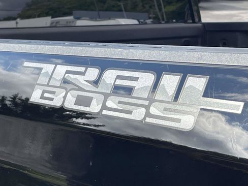Certified 2025 Chevrolet Silverado 1500 Custom Trail Boss w/ Midnight Edition AWD/4WD image 11