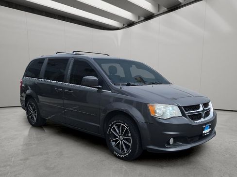 Used 2017 Dodge Grand Caravan SXT FWD image 8
