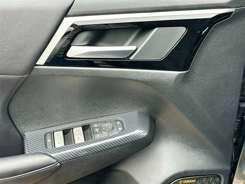 New 2025 Mitsubishi Outlander SE image 18
