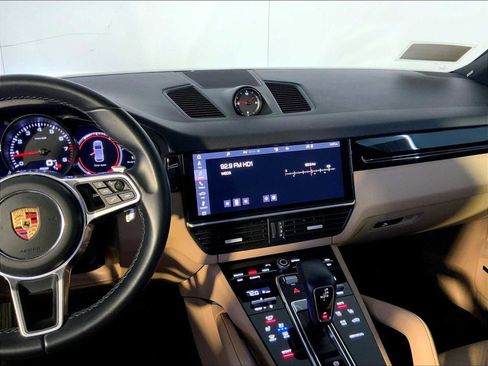 Used 2021 Porsche Cayenne image 16