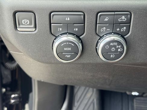 New 2025 GMC Sierra 2500 SLE w/ SLE Value Package; image 16