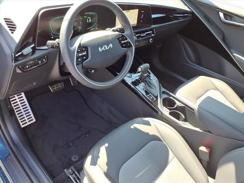 New 2025 Kia Niro EX Touring image 11