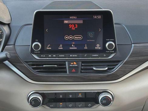 Used 2025 Nissan Altima 2.5 SV FWD image 17