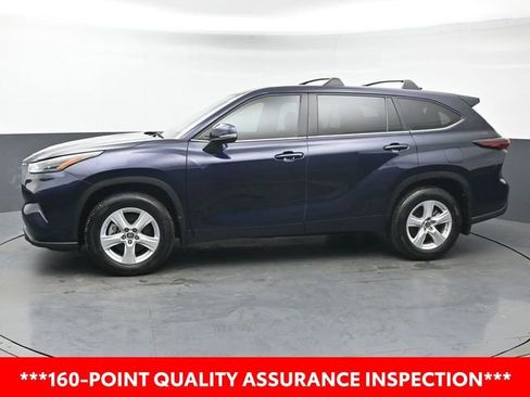 Used 2024 Toyota Highlander LE image 2
