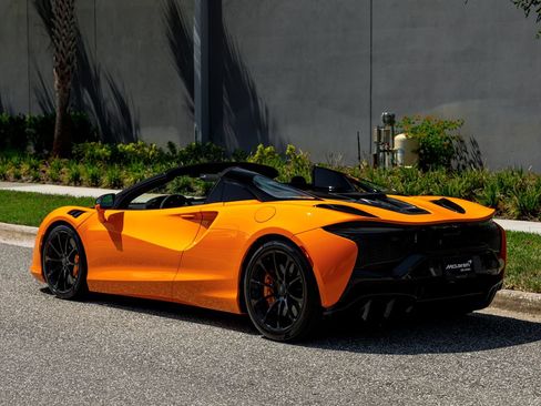 Used 2025 McLaren Artura Spider RWD image 22