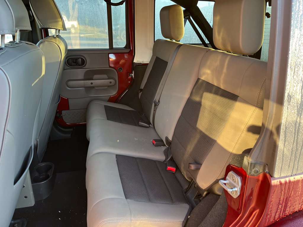Used 2010 Jeep Wrangler Unlimited Sahara w/ Dual Top Group AWD/4WD image 9