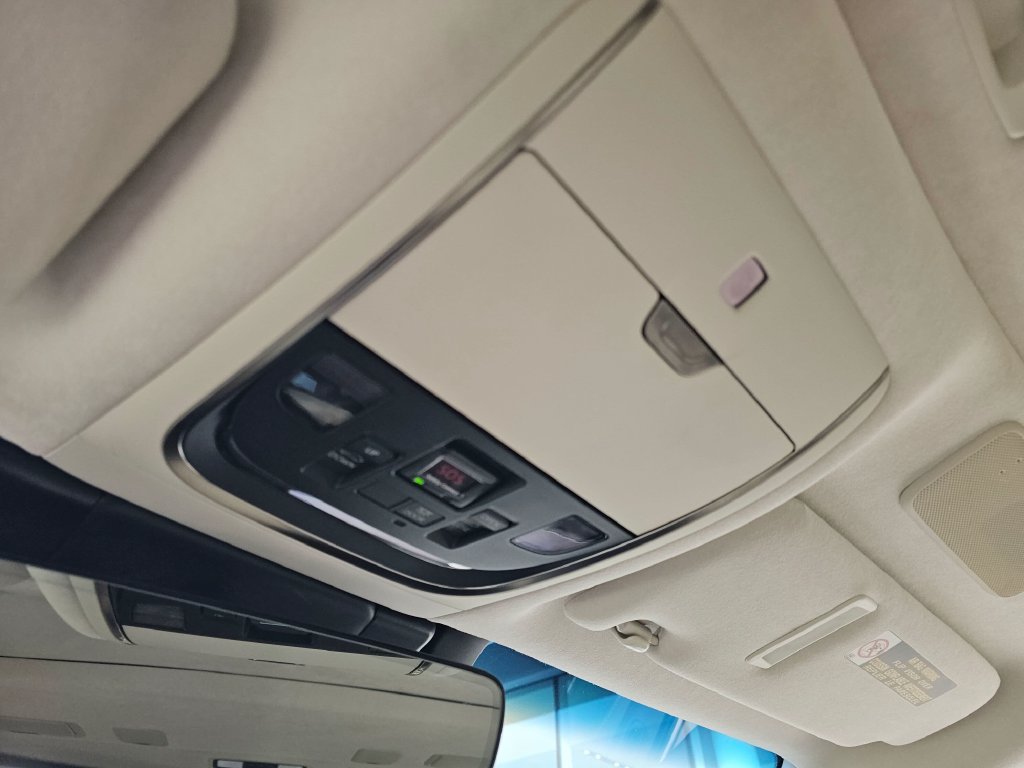 Used 2018 Lexus LS 500h AWD w/ Luxury Package image 32