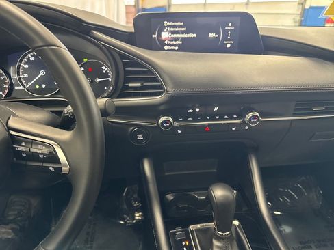 Used 2025 MAZDA MAZDA3 s FWD image 17