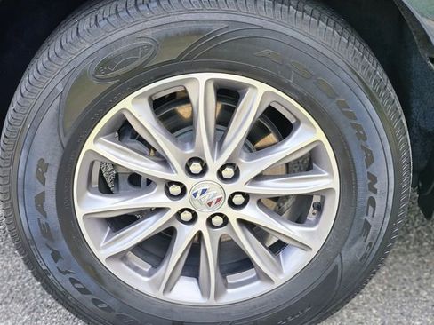 Used 2023 Buick Enclave Essence FWD image 10