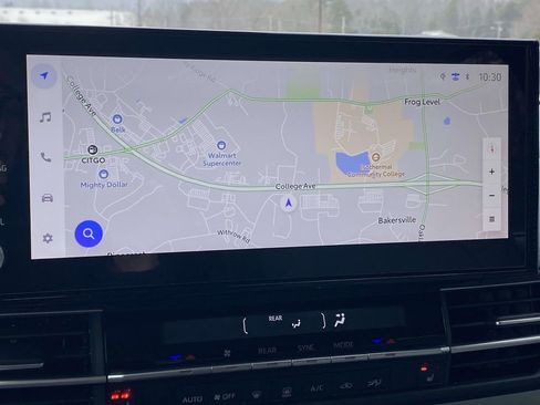 Used 2025 Toyota Sienna XLE image 27