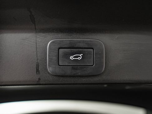 Used 2024 Jaguar F-PACE R-Dynamic S image 21