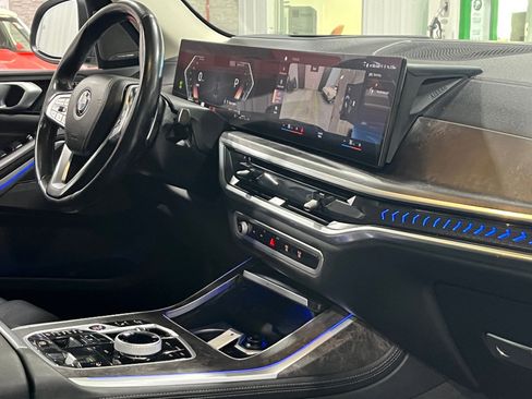 Used 2023 BMW X7 xDrive40i w/ Executive Package image 9